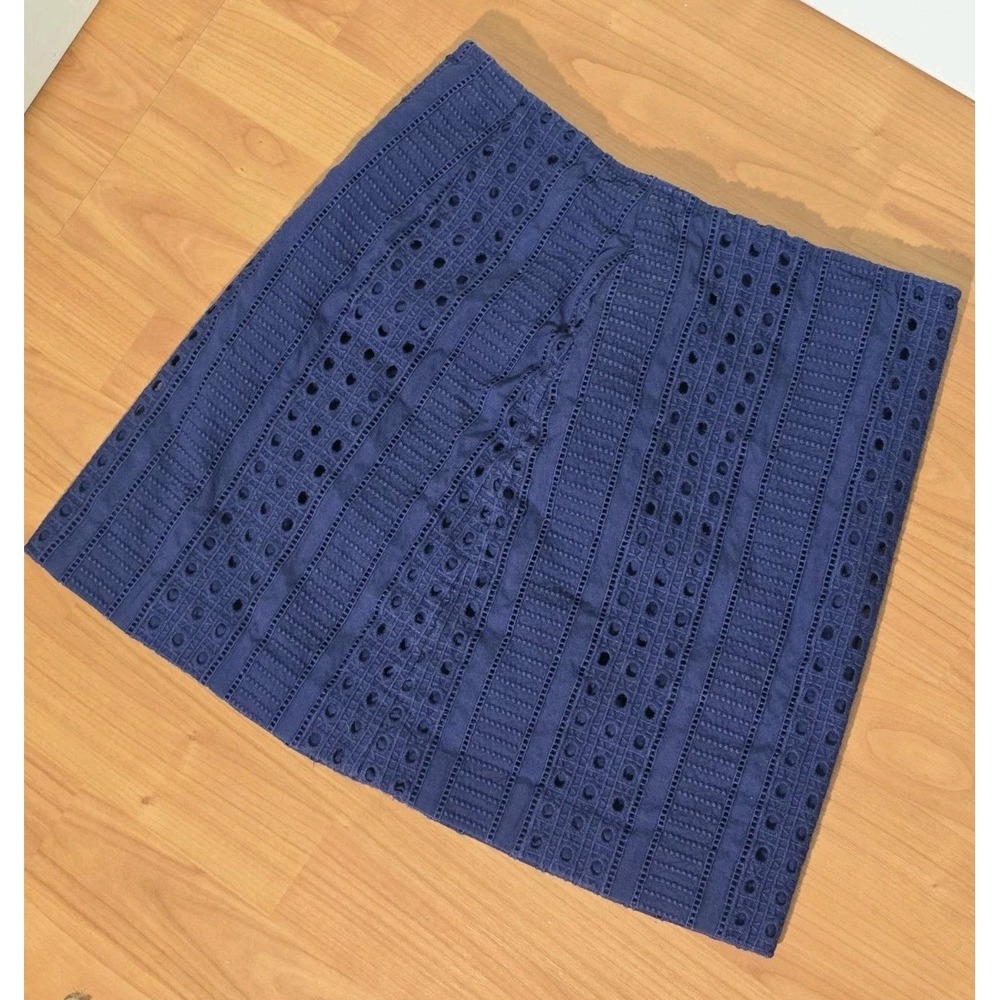 Vineyard Vines Navy Blue Eyelet Lace Mini Skirt Coquette Coastal Size 4 - Picture 3 of 7